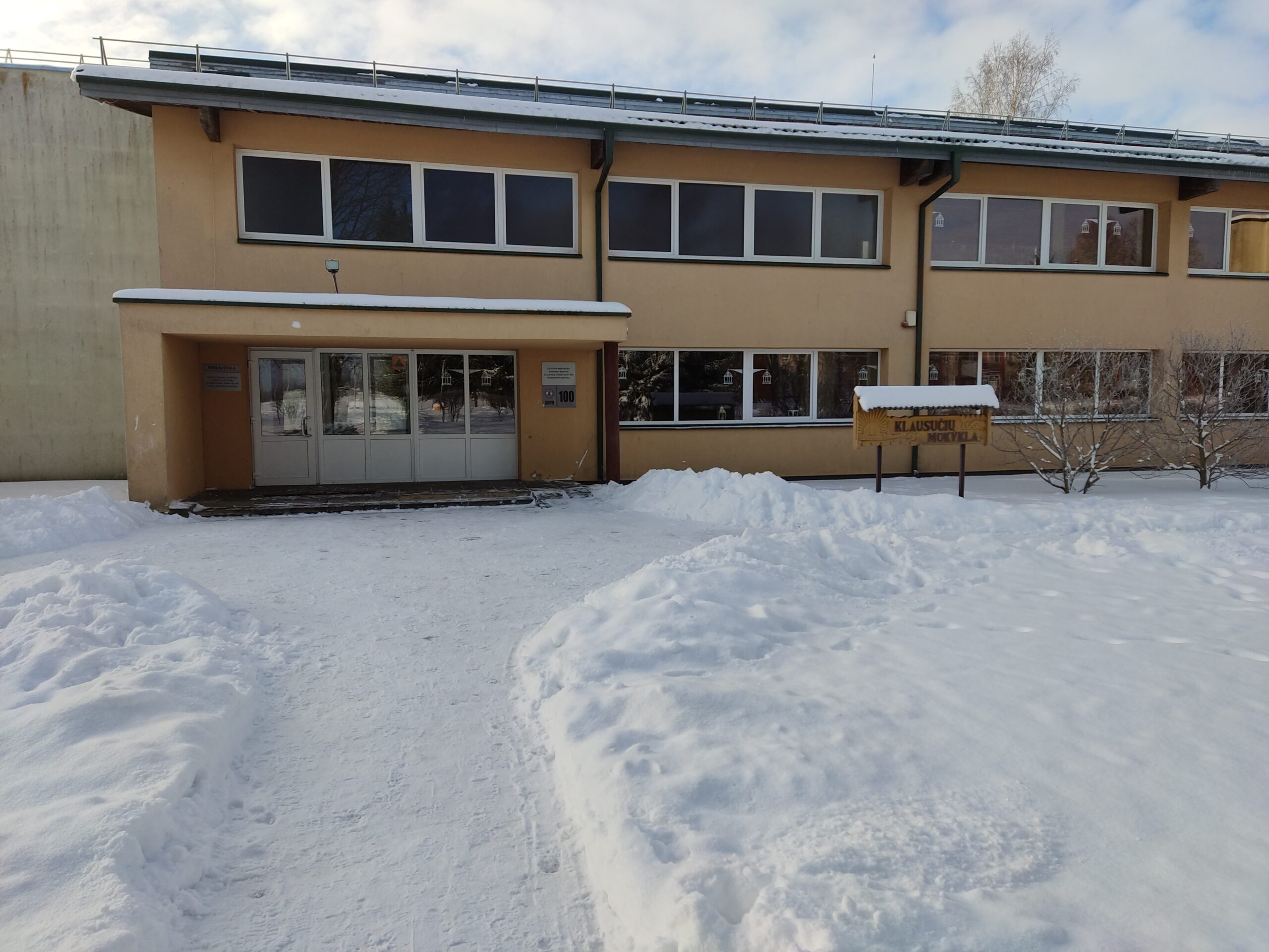 Klausučiai 2024, žiema, Stasio Santvaro pagrindinė mokykla